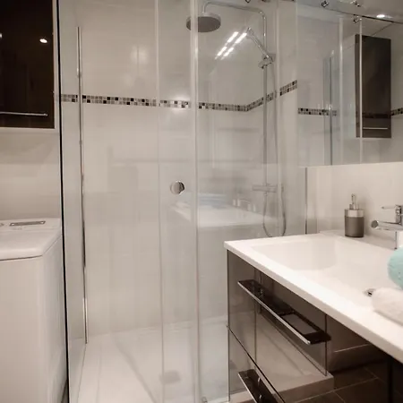 06ay - With Seafront Terrace * Antibes