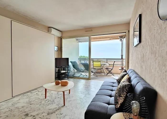 06ay - With Seafront Terrace דירה *