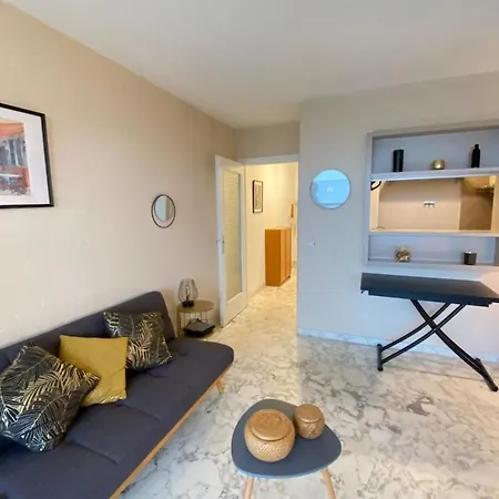 06ay - With Seafront Terrace Apartment *
