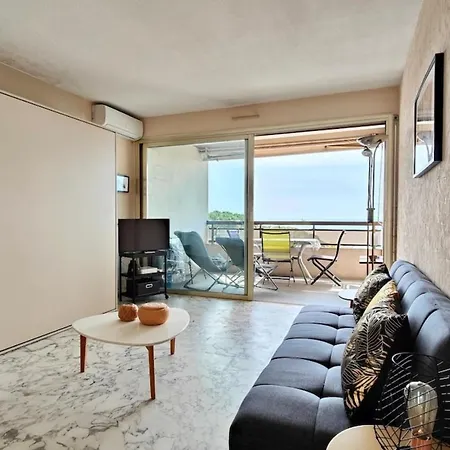 06ay - With Seafront Terrace Apartment *