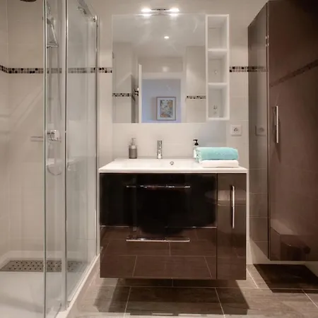 06ay - With Seafront Terrace * アンティーブ