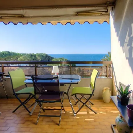 06ay - With Seafront Terrace Apartment *