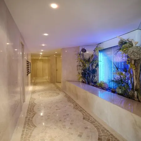 06ay - With Seafront Terrace アンティーブ